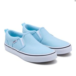 NIB kids Vans Asher canvas slip on shoe. Crystal blue. Size 6.